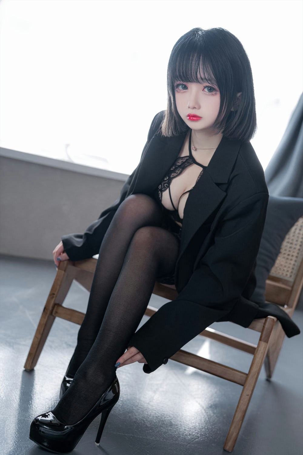 日奈娇 - 禁欲西装 - 第3张 - 机器猫次元