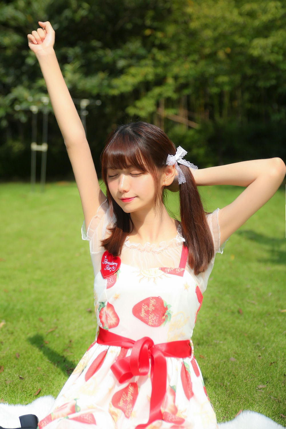 陆卿卿(kyokyo) - 小草莓 [8P7MB] - 第1张 - 机器猫次元