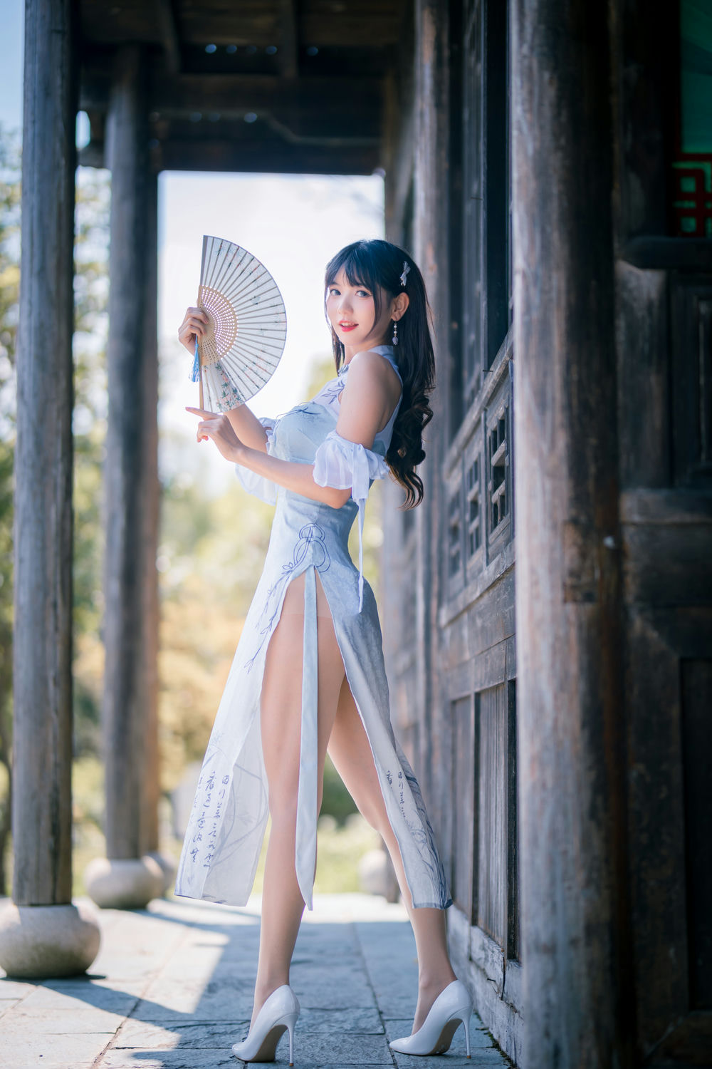 陆卿卿(kyokyo) - 蓝色旗袍 [24P03MB] - 第2张 - 机器猫次元