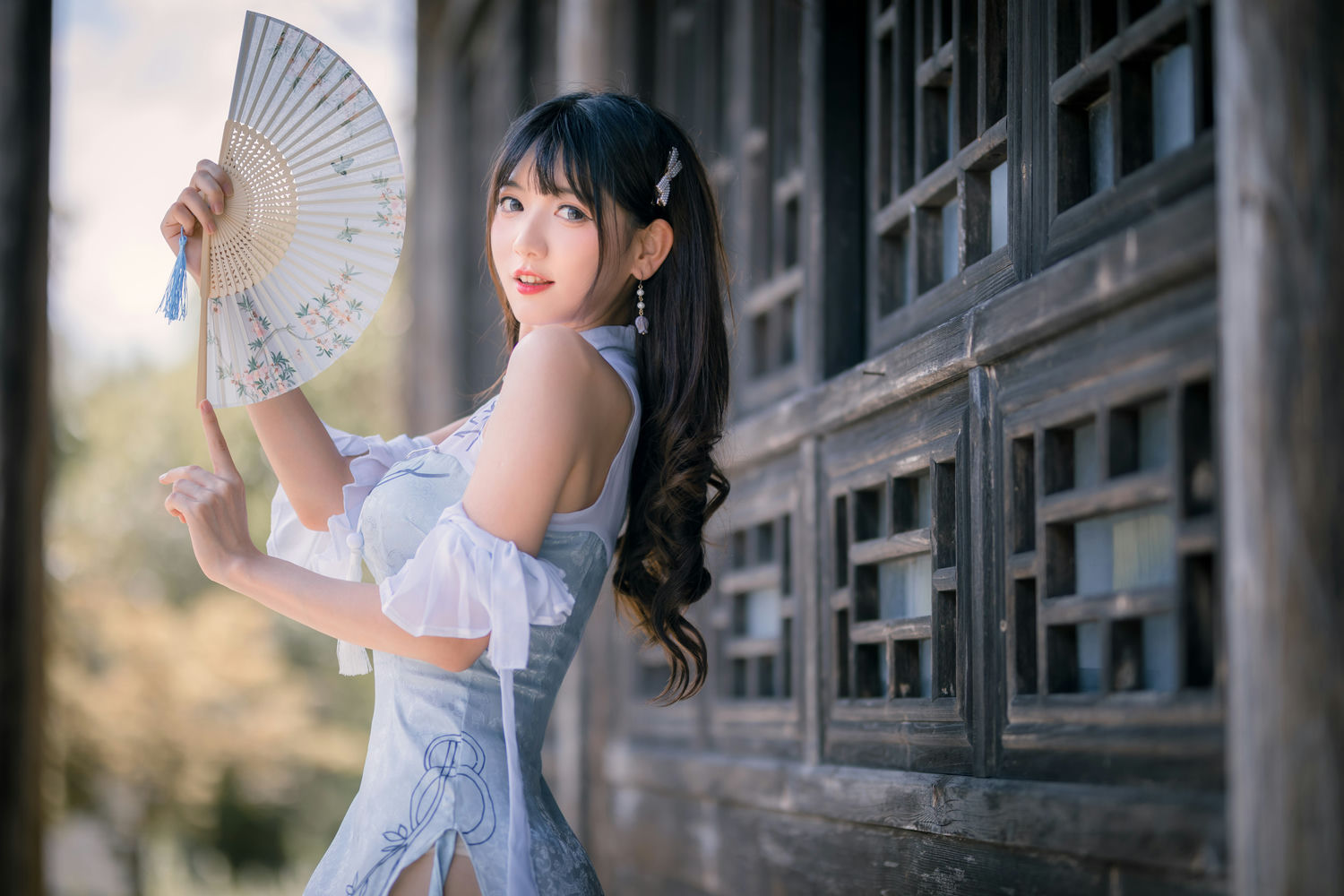 陆卿卿(kyokyo) - 蓝色旗袍 [24P03MB] - 第1张 - 机器猫次元