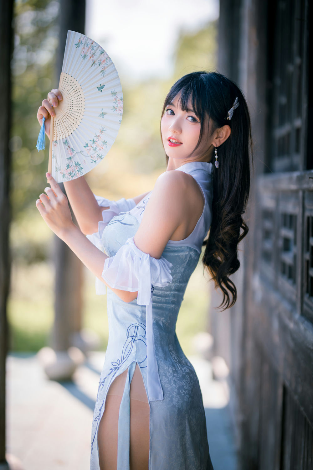 陆卿卿(kyokyo) - 蓝色旗袍 [24P03MB] - 第3张 - 机器猫次元
