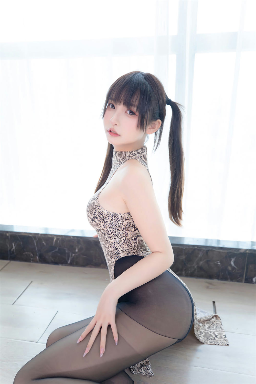 神楽坂真冬 - 蟒纹旗袍 [75P63MB] - 第2张 - 机器猫次元