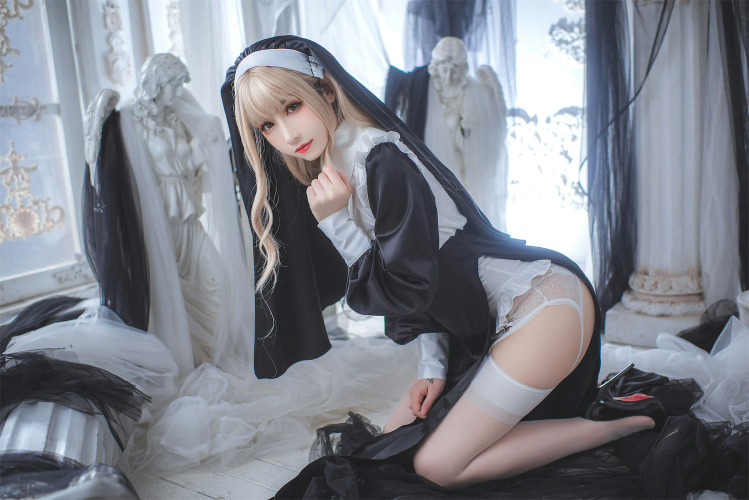 coser衣衣 - 修女写真 - 第2张 - 机器猫次元