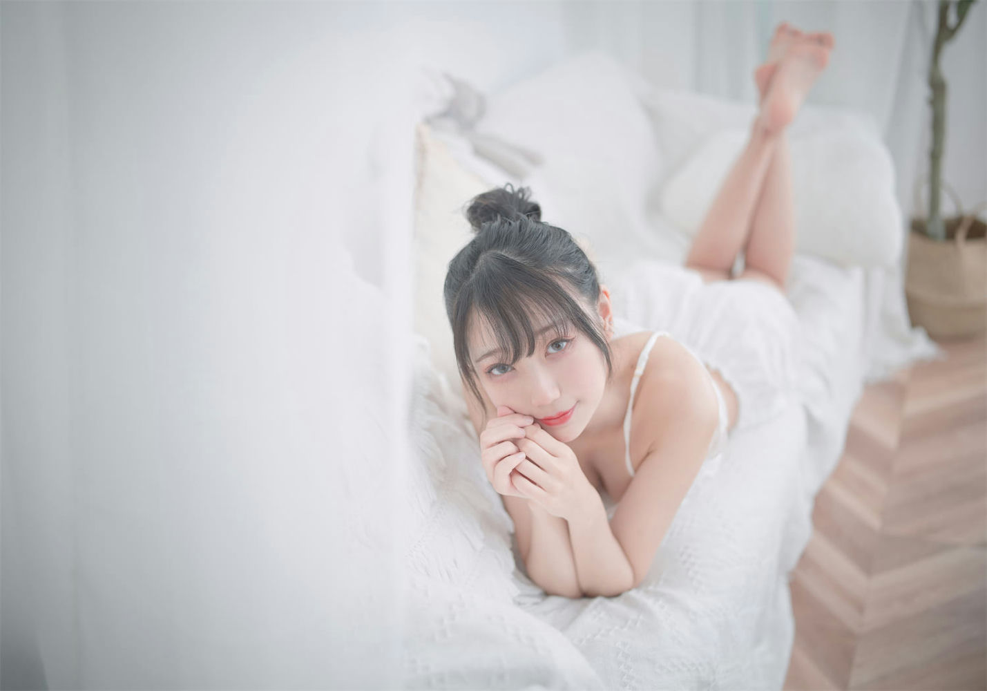 周叽是可爱兔兔 - 白色睡衣 [20P] - 第5张 - 机器猫次元