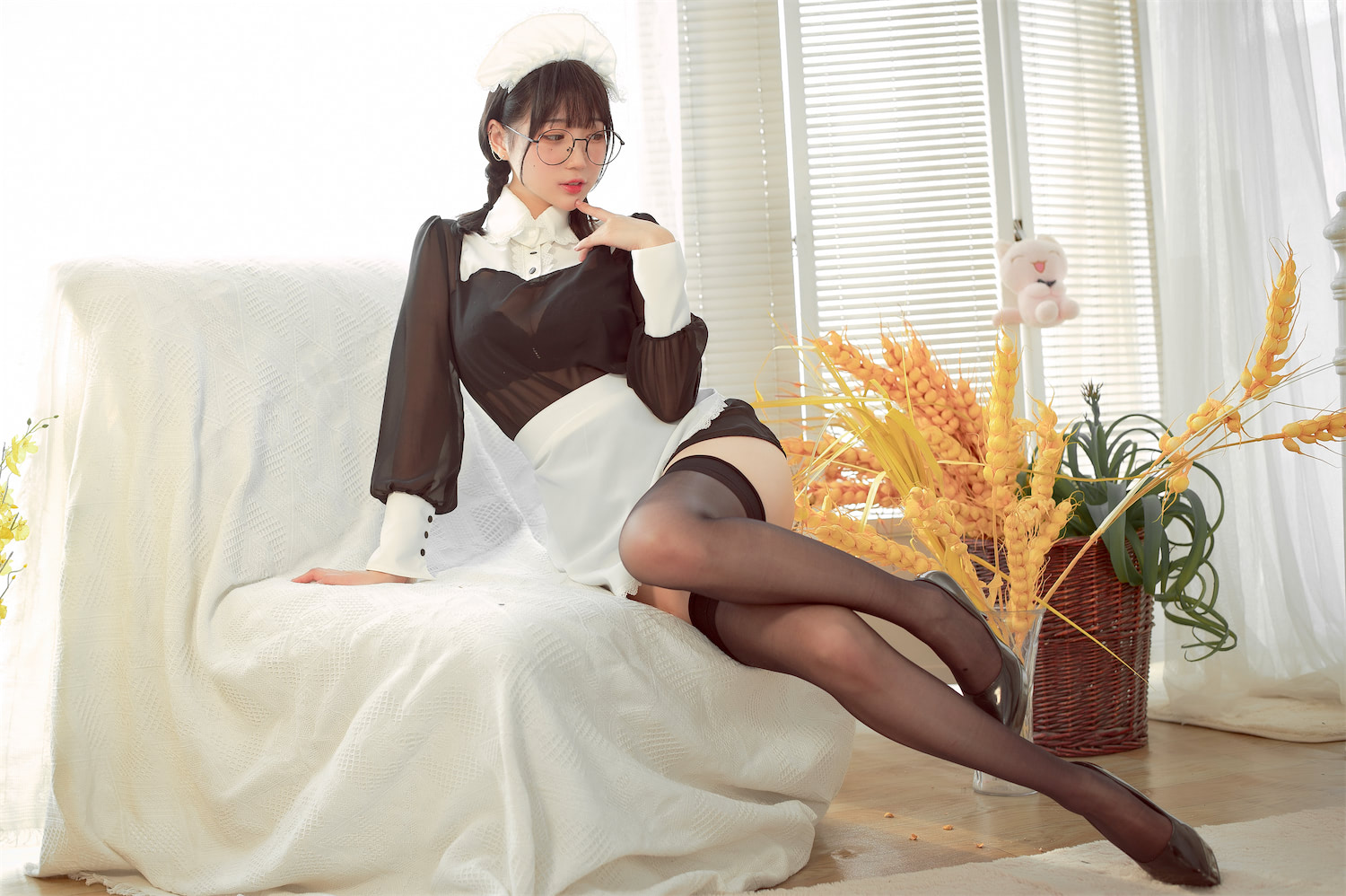 周叽是可爱兔兔 - 眼镜女仆 [53P] - 第1张 - 机器猫次元