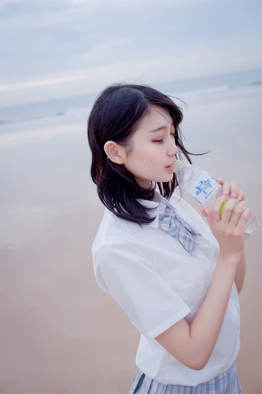 周叽是可爱兔兔 - 海边JK [30P] - 第3张 - 机器猫次元