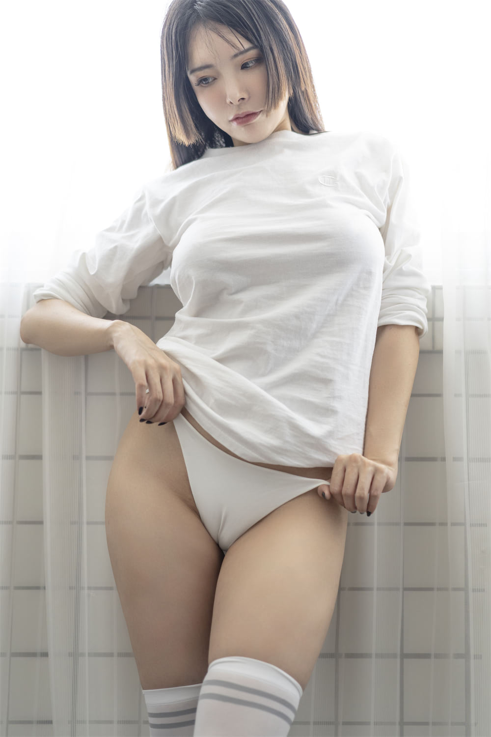 秋和柯基 - 洗衣房的室友姐姐 [70P] - 第4张 - 机器猫次元