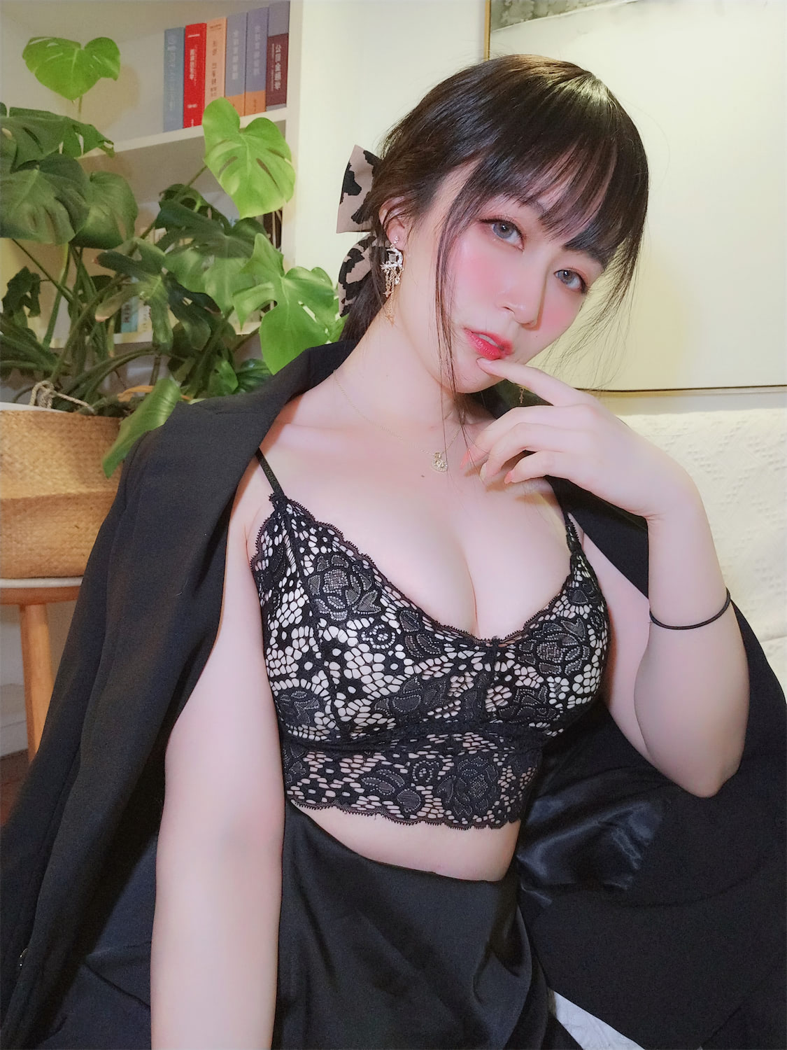 白银81 - 西服OL自摄 [70P] - 第4张 - 机器猫次元