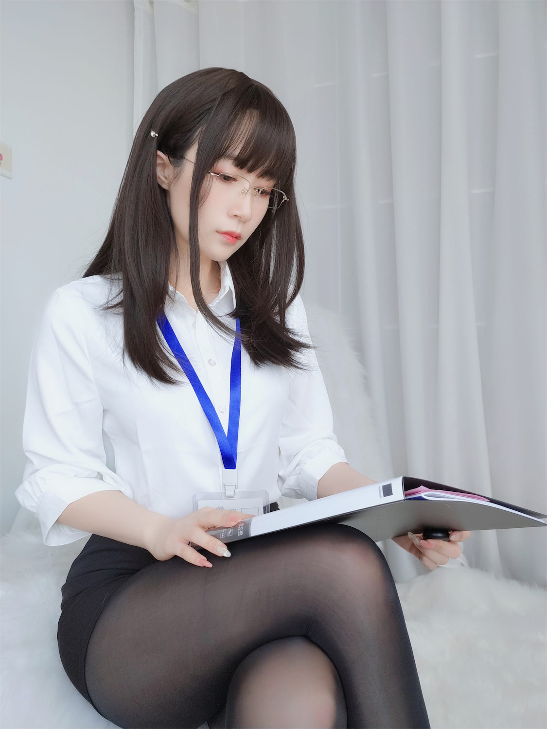 白银81 - OL制服 [124P] - 第1张 - 机器猫次元