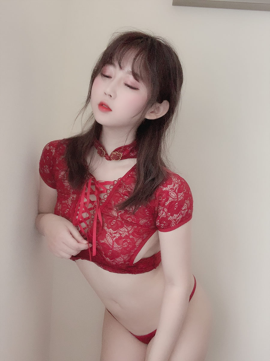 是依酱吖 - 旗袍私房 [46P] - 第1张 - 机器猫次元