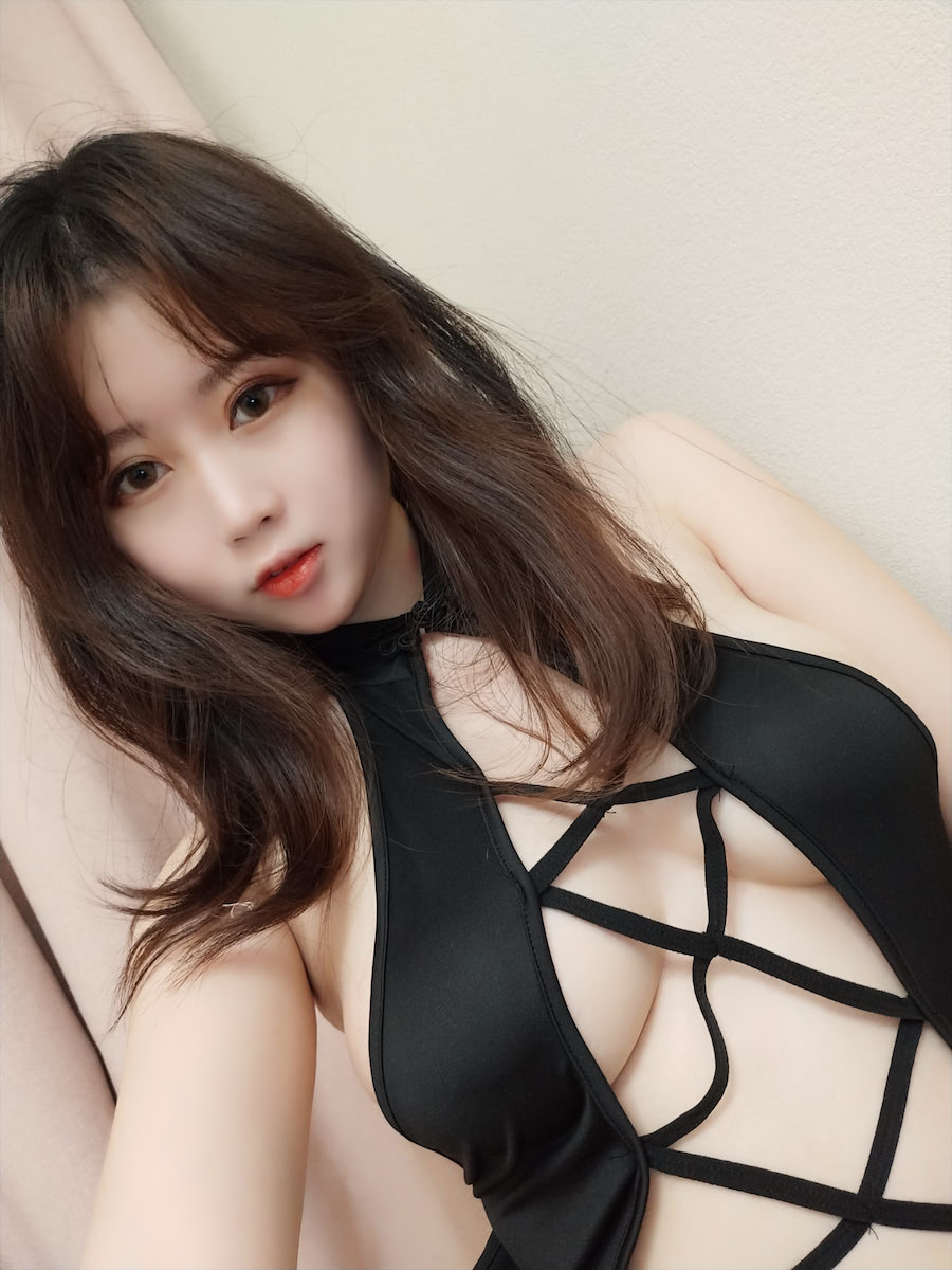 是依酱吖 - 蜘蛛网泳装 [23P] - 第1张 - 机器猫次元