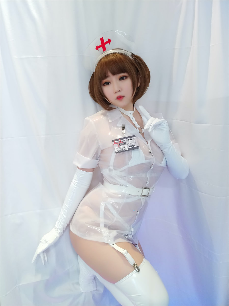 是依酱吖 - 透明护士 [38P] - 第1张 - 机器猫次元