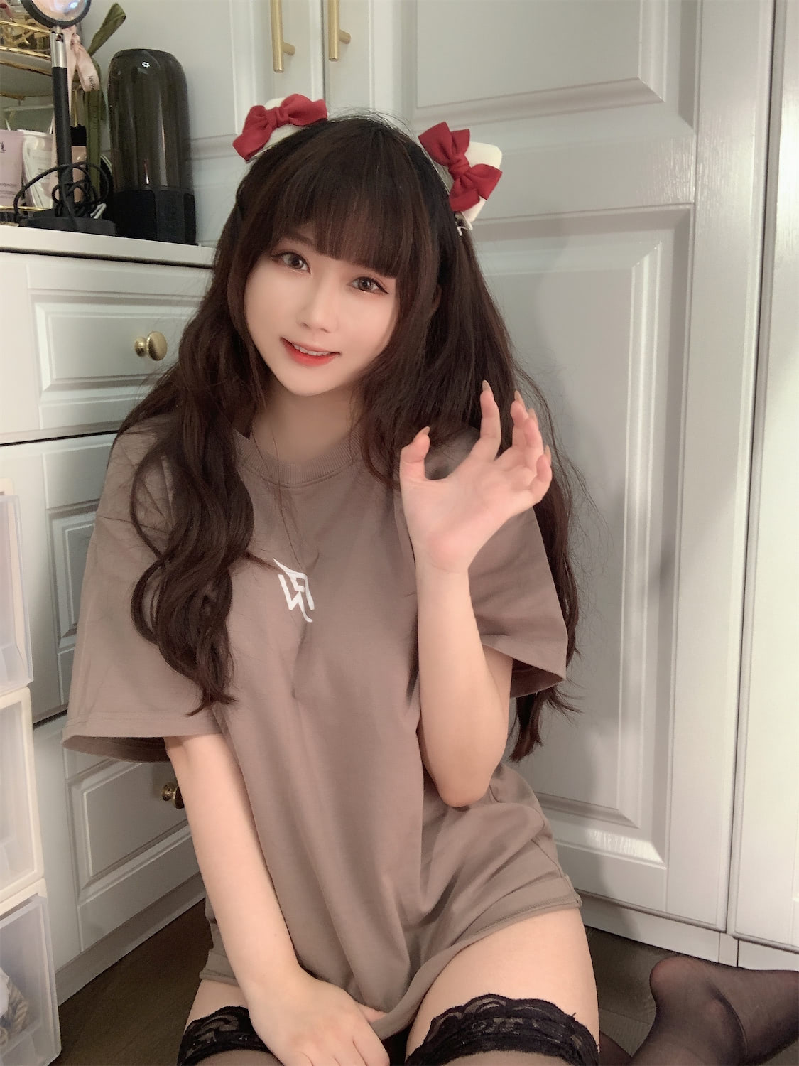 是依酱吖 - T恤底下 [31P] - 第2张 - 机器猫次元