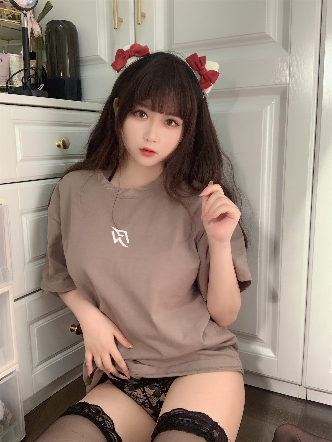 是依酱吖 - T恤底下 [31P] - 第4张 - 机器猫次元