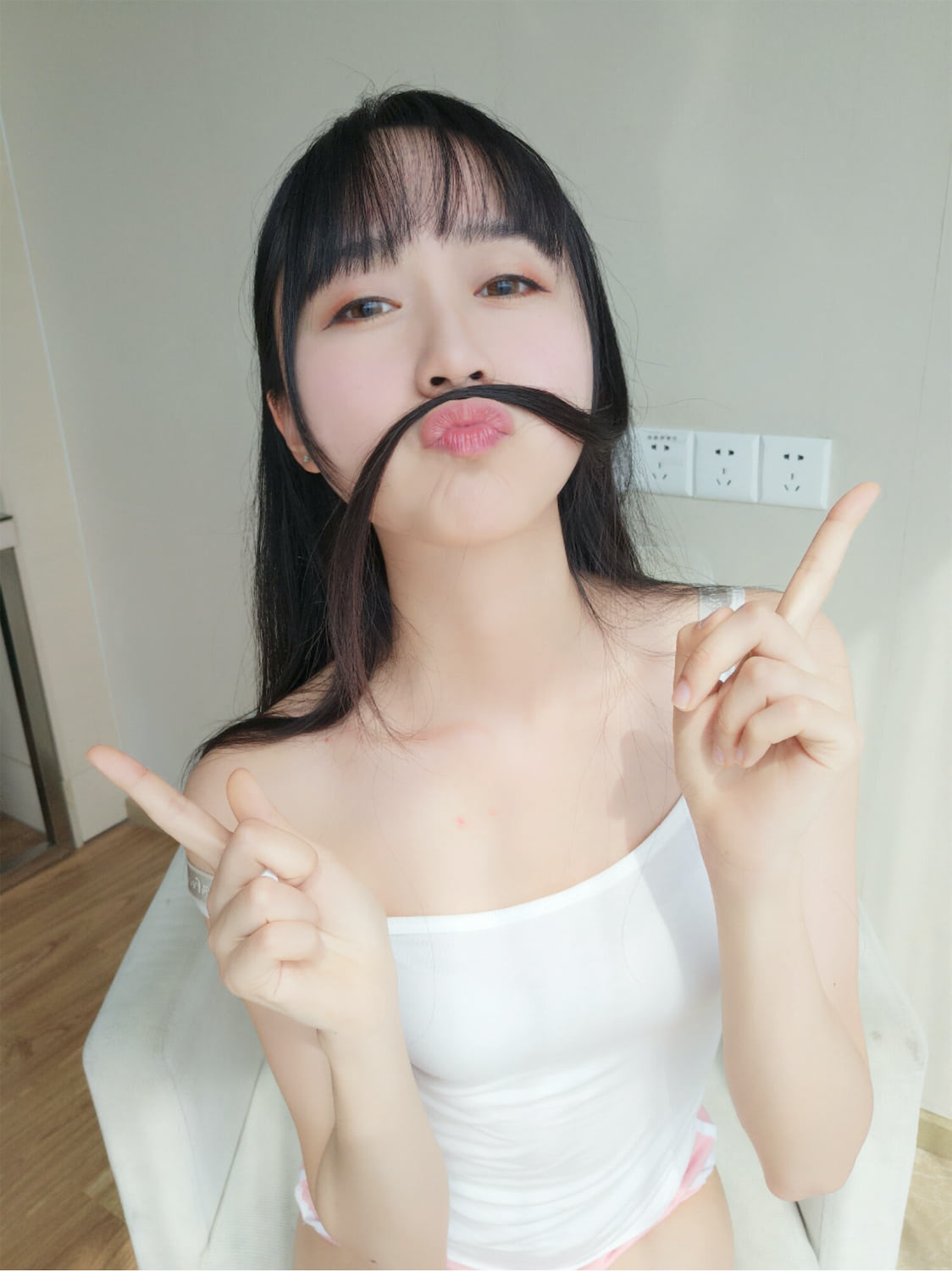 木绵绵OwO - 白色背心 [18P] - 第1张 - 机器猫次元