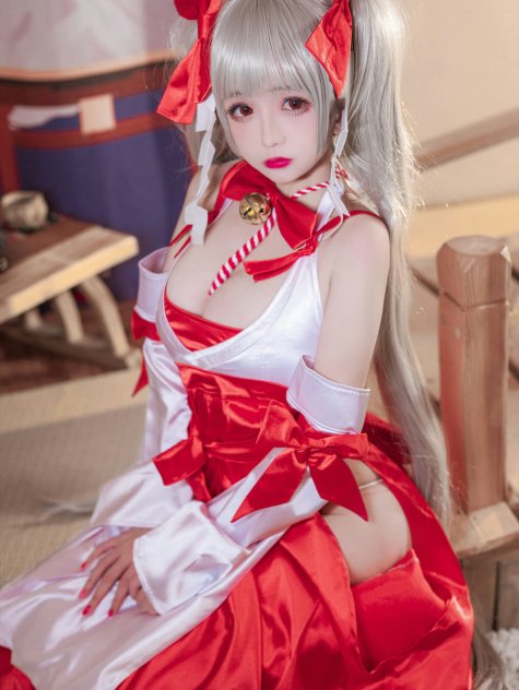 日奈娇 - 碧蓝航线  可畏巫女