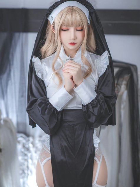 coser衣衣 - 修女写真