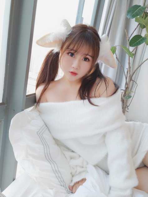 是依酱吖 - 小羊咩咩 [33P]