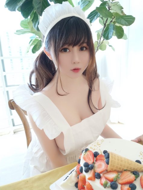 是依酱吖 - 厨娘小女仆 [40P]