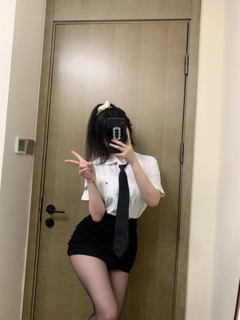 是依酱吖 - 刚入职的新人OL [40P]