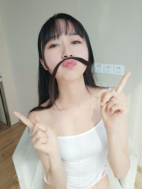 木绵绵OwO - 白色背心 [18P]